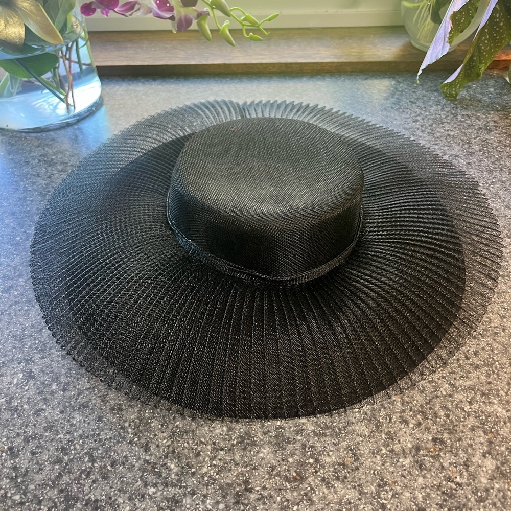 Black Wide-Brimmed Sun Hat with Mesh Texture